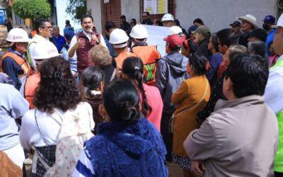 Ray Chagoya da banderazo de inicio a la rehabilitación de la calle Tuxtepec en la colonia Siete Regiones