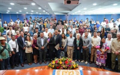 UABJO conmemora 62 años de Radio Universidad con foro sobre su evolución histórica y representación sonora.