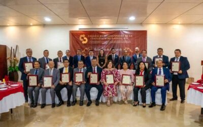 UABJO participa en entrega de certificados del Colegio de Profesionales de la Contaduría de Oaxaca